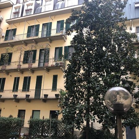 Elegante Stanza Nel Cuore Di Porta Venezia A Milano Luaran gambar