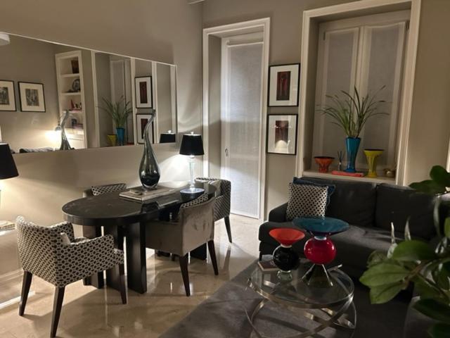 Elegante Stanza Nel Cuore Di Porta Venezia A Milano Luaran gambar